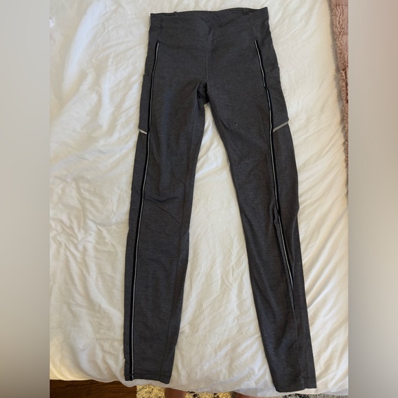lululemon athletica Pants - Lululemon size 6 25” inseam grey leggings